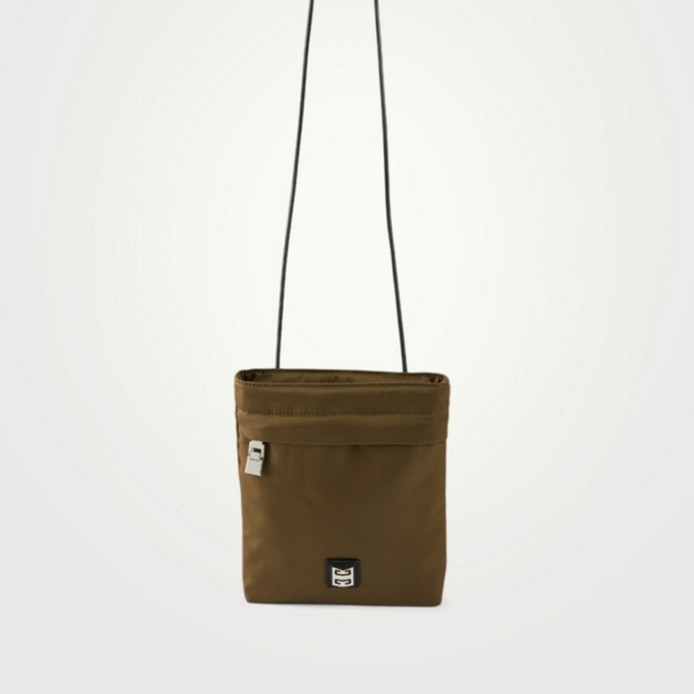 GIVENCHY 4G Light Nylon Pouch - UNISEX